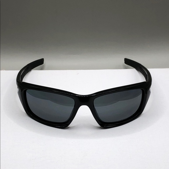 Oakley Valve 12-837 Sunglasses Sleek Black Polarized Wrap